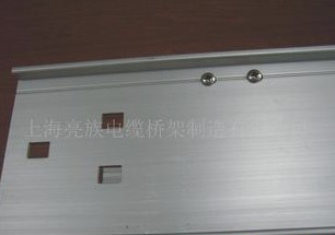 如何延緩金屬橋架的老化？